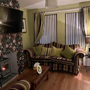 11 Parkmore Street, Ormeau Road, Belfast, Bt7 2gt, 2 Bedroom House Holiday home