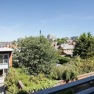 5* Ultra Luxury, Great Views, Underground Parking Apartment