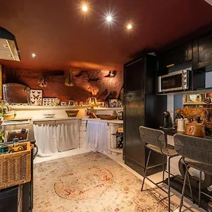https://le-balcon-du-prince-noir.fr-provencehotel.com
