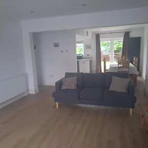 https://cheltenham-3bed3bath-parking-near-towncentre-racecourse.cardiffhotelswales.com